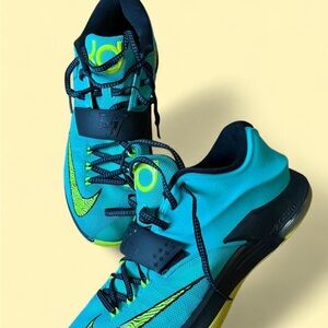 KD 7’s SIZE 9.5 MENS